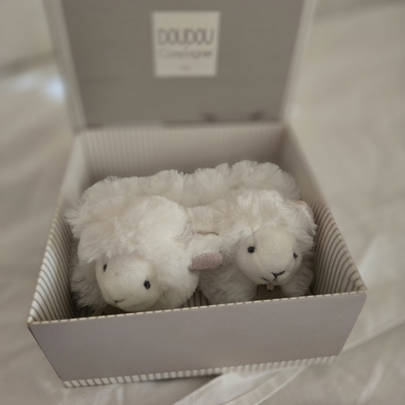 Dou Dou Compagnie Other - NWT Dou Dou Compagnie White Lamb Sheep Baby Newborn Slippers
